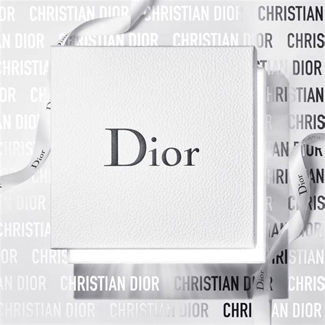 does dior give away money.